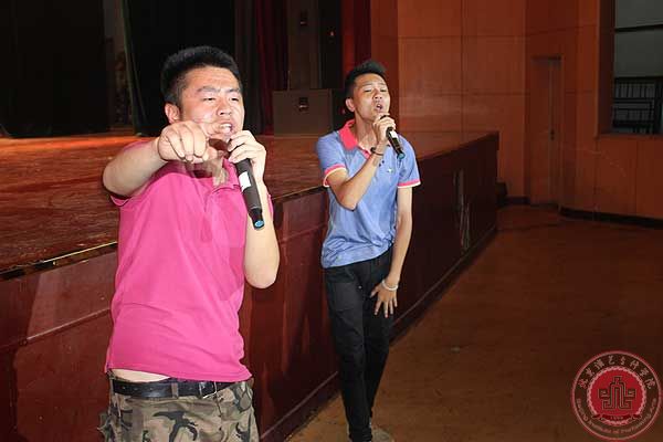 我院2013级新生军训联欢晚会完美落幕 我院2013级新生军训联欢晚会完美落幕