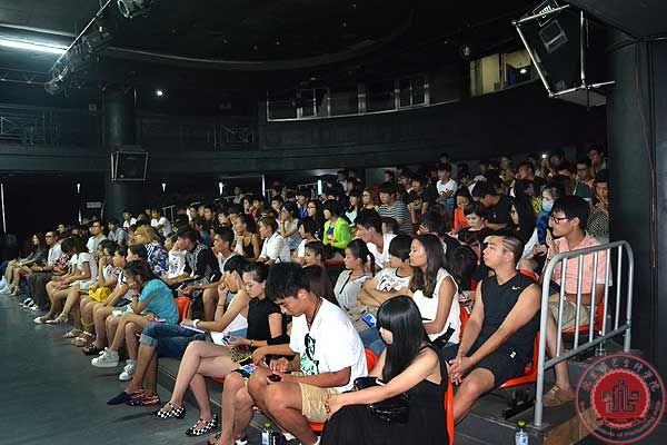 著名词曲作家、我院流行音乐学院院长付林为2013级新生讲座