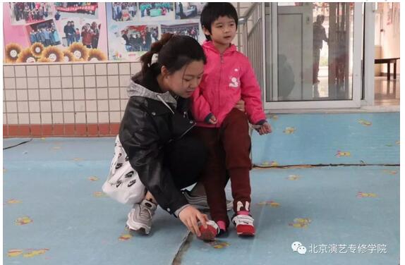 我院文化产业管理系开展敬老献爱心活动 我院文化产业管理系开展敬老献爱心活动