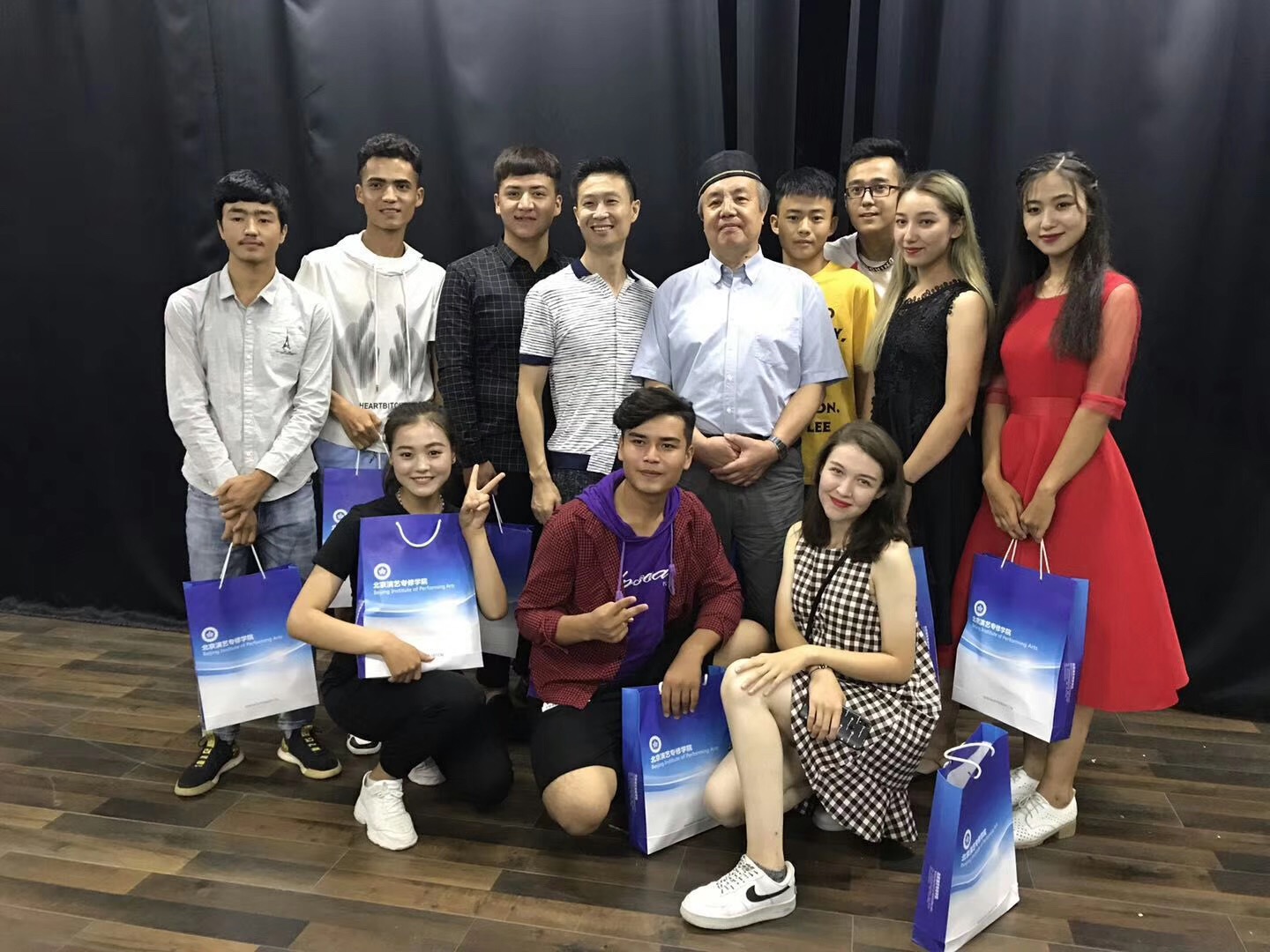 我院各院系师生与18级新疆少数民族学生欢度古尔邦节 我院各院系师生与18级新疆少数民族学生欢度古尔邦节