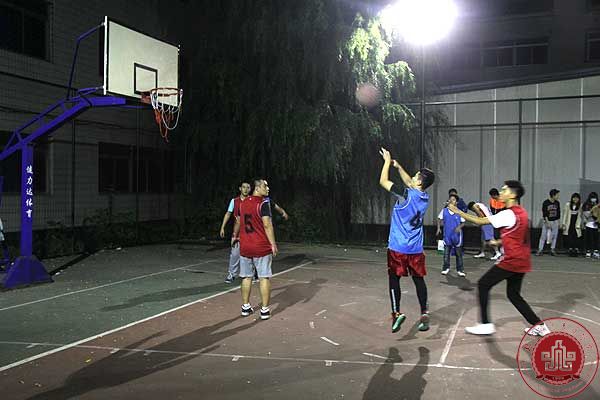 巅峰对决 球场亮剑