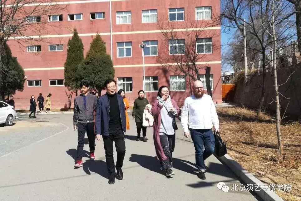 英国UCA大学传播设计学院院长一行莅临我院 英国UCA大学传播设计学院院长一行莅临我院