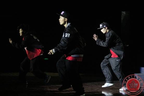 我院成功举办“夜伴舞声”吸血鬼主题化妆舞会