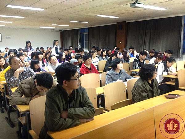 2013--2014学年“星级寝室”、“无烟寝室”表彰大会如期举行 2013--2014学年“星级寝室”、“无烟寝室”表彰大会如期举行