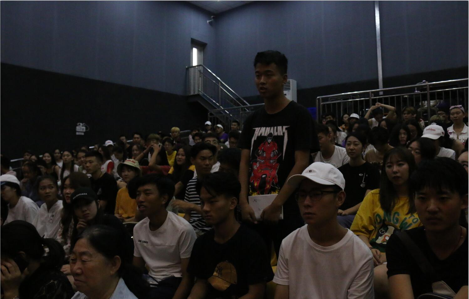 国家一级演员臧金生做客北京演艺专修学院名人讲堂 国家一级演员臧金生做客北京演艺专修学院名人讲堂