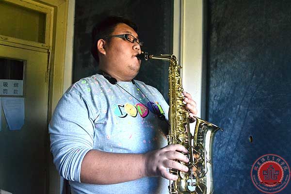 我院“3+3乐队”原创歌曲《我需要梦想》唱响校园 我院“3+3乐队”原创歌曲《我需要梦想》唱响校园