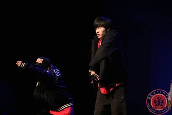 我院成功举办“夜伴舞声”吸血鬼主题化妆舞会