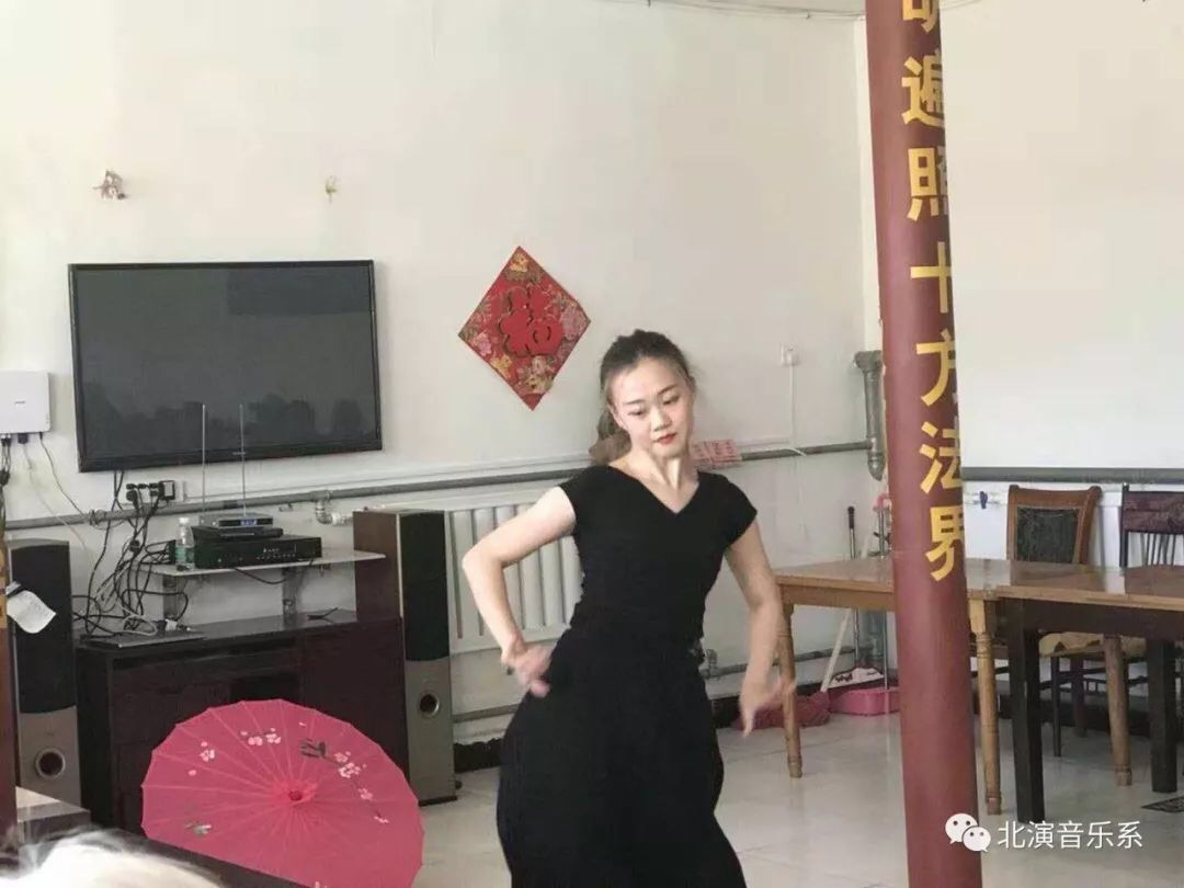我院音乐系“走进敬老院,关心孤寡”暨文艺汇演圆满成功 我院音乐系“走进敬老院,关心孤寡”暨文艺汇演圆满成功