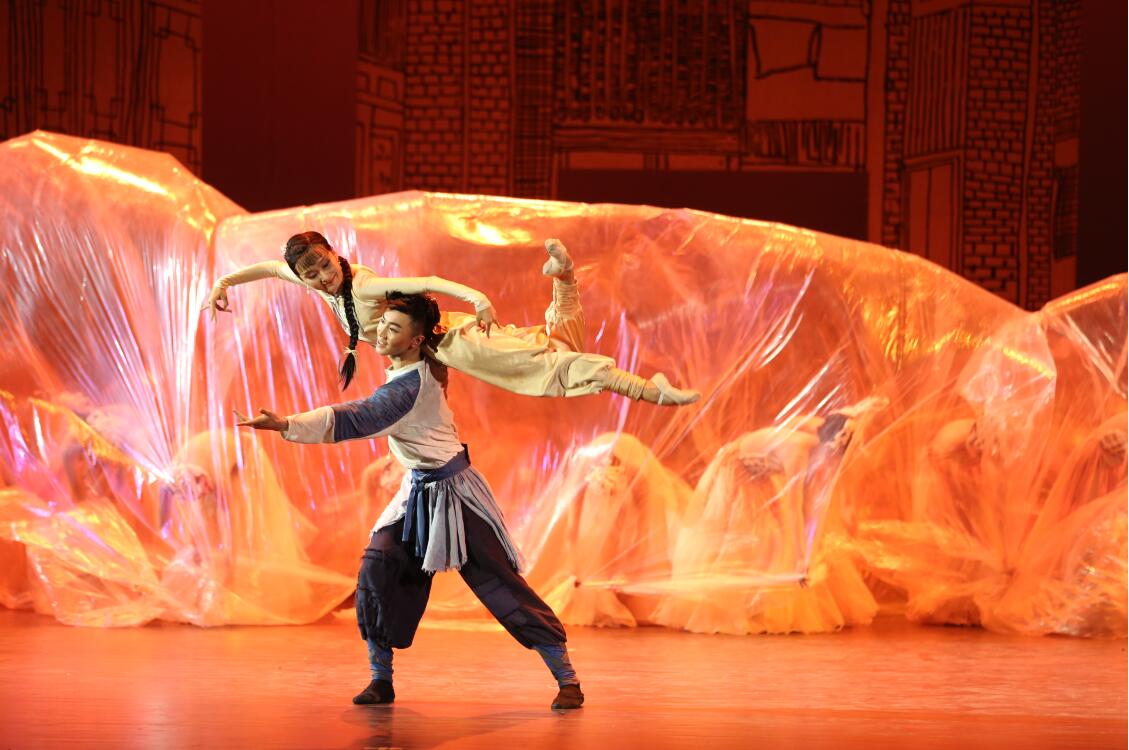 我院大型原创舞剧《金蝉塑与糖人宝》首演大获成功 我院大型原创舞剧《金蝉塑与糖人宝》首演大获成功