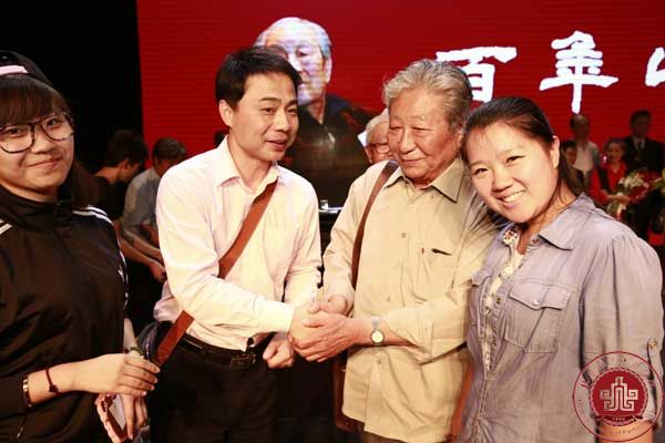 播音主持系观看《纪念欧阳山尊诞辰100周年》文艺演出