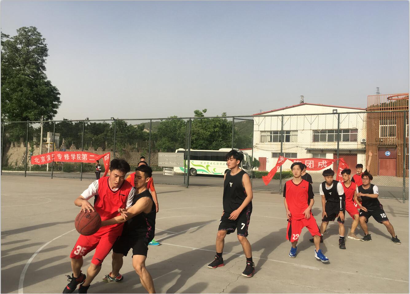 篮球比赛展风采,中专学子然激情 篮球比赛展风采,中专学子然激情