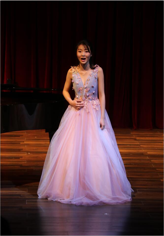 音乐系梁展初老师声乐班毕业音乐会成功举办 音乐系梁展初老师声乐班毕业音乐会成功举办