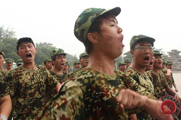 我院2013级新生军训闭营仪式圆满结束 我院2013级新生军训闭营仪式圆满结束