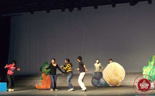 《东东的玩具王国》公演前彩排 朱建华等院领导亲临指导 《东东的玩具王国》公演前彩排 朱建华等院领导亲临指导