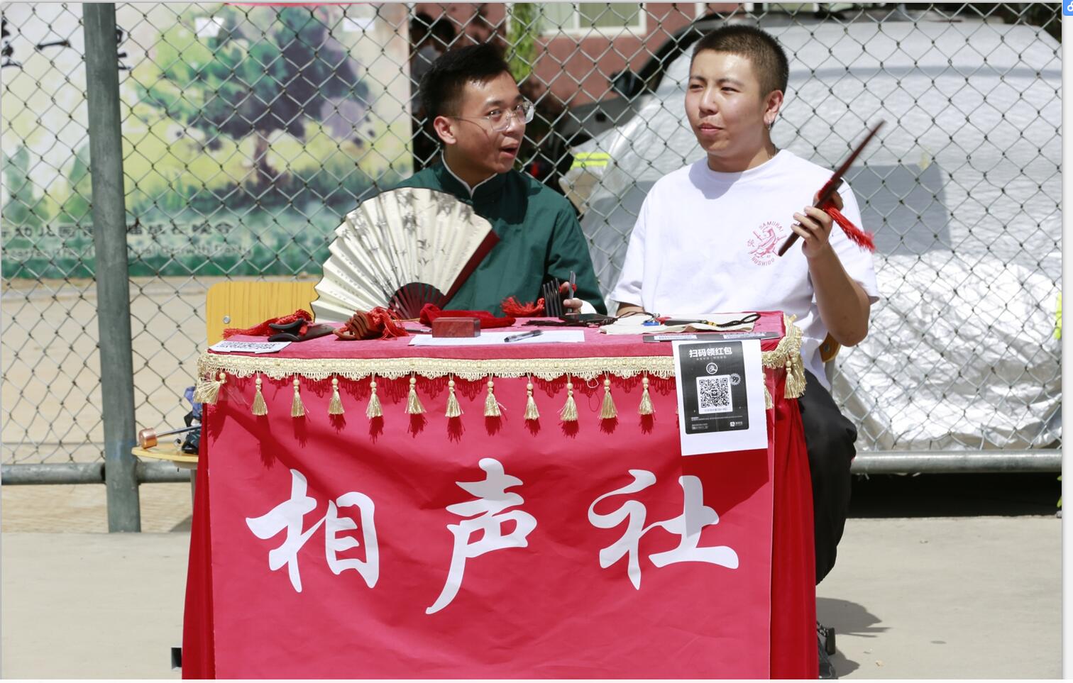 北京演艺专修学院各社团纳新现场火爆 北京演艺专修学院各社团纳新现场火爆