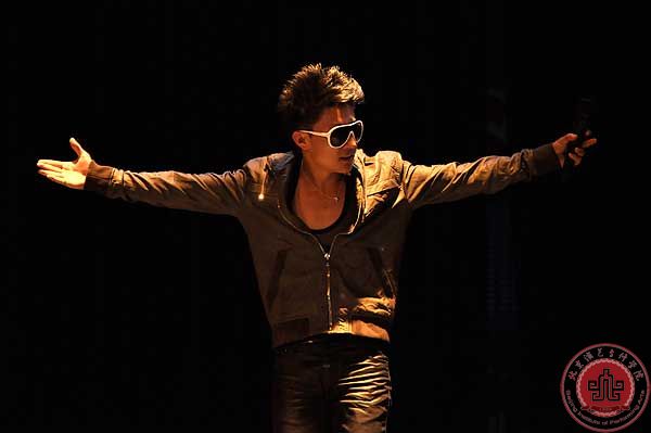 孙东贤:让激情撑起舞台 孙东贤:让激情撑起舞台