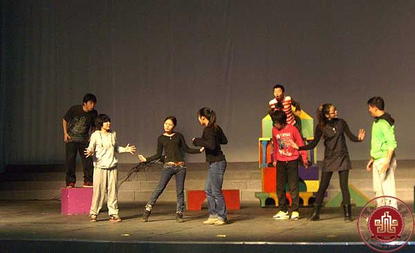 《东东的玩具王国》公演前彩排 朱建华等院领导亲临指导 《东东的玩具王国》公演前彩排 朱建华等院领导亲临指导