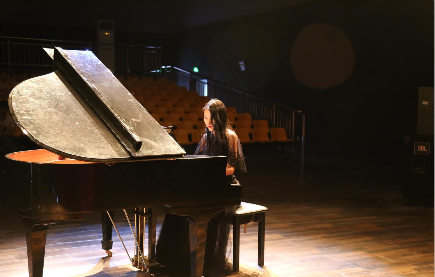 音乐系吕雪珍老师、赵凝馨老师钢琴班毕业音乐会圆满结束