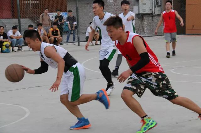 北京演艺专修学院成功举办第二十届篮球联赛 北京演艺专修学院成功举办第二十届篮球联赛