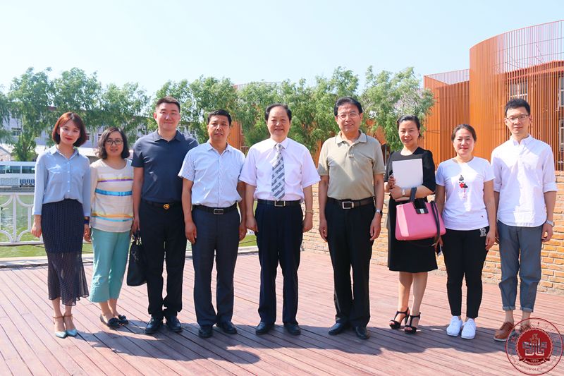 中华卫视董事局主席黄阿原一行来我院参观交流