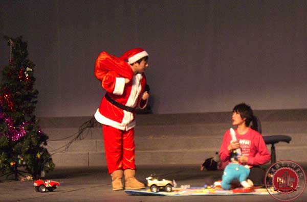 《东东的玩具王国》公演前彩排 朱建华等院领导亲临指导 《东东的玩具王国》公演前彩排 朱建华等院领导亲临指导