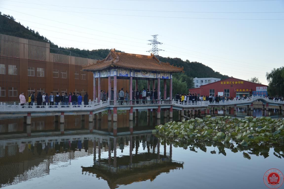 新校区晨练展我院学生风采