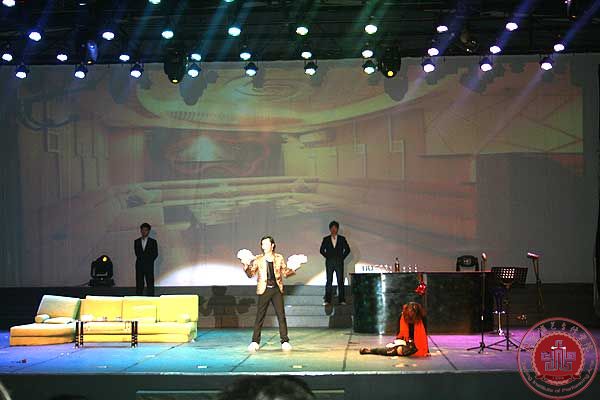 全院师生新年前夕共聚一堂 观看原创音乐剧《K歌之后》 全院师生新年前夕共聚一堂 观看原创音乐剧《K歌之后》