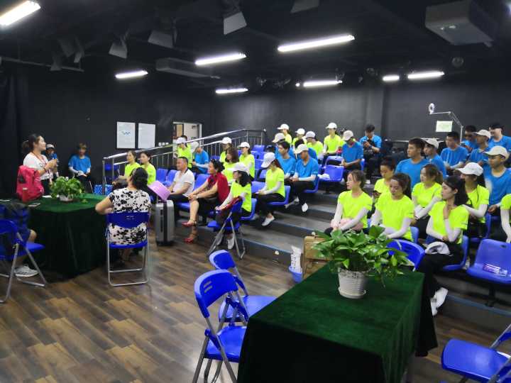 人气火爆 ——北京演艺专修学院2018新生报到首日现场直击