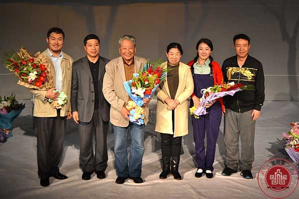 我院首任院长梁伯龙教授收山之作成功上演