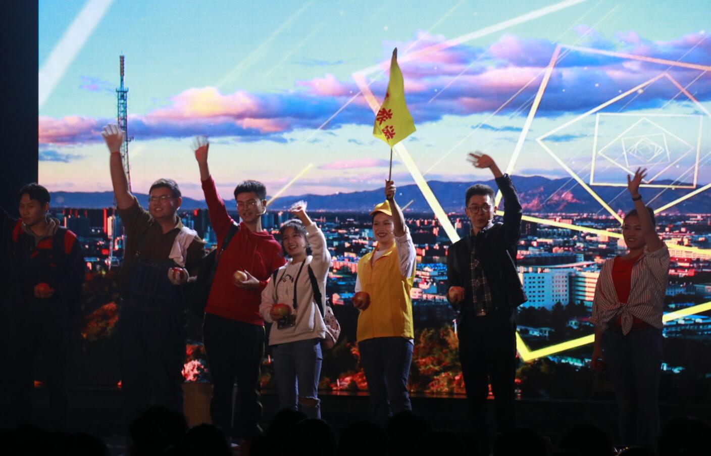 我院播音主持系学生参加昌平区“《苹果红了》音乐舞蹈诗 我院播音主持系学生参加昌平区“《苹果红了》音乐舞蹈诗