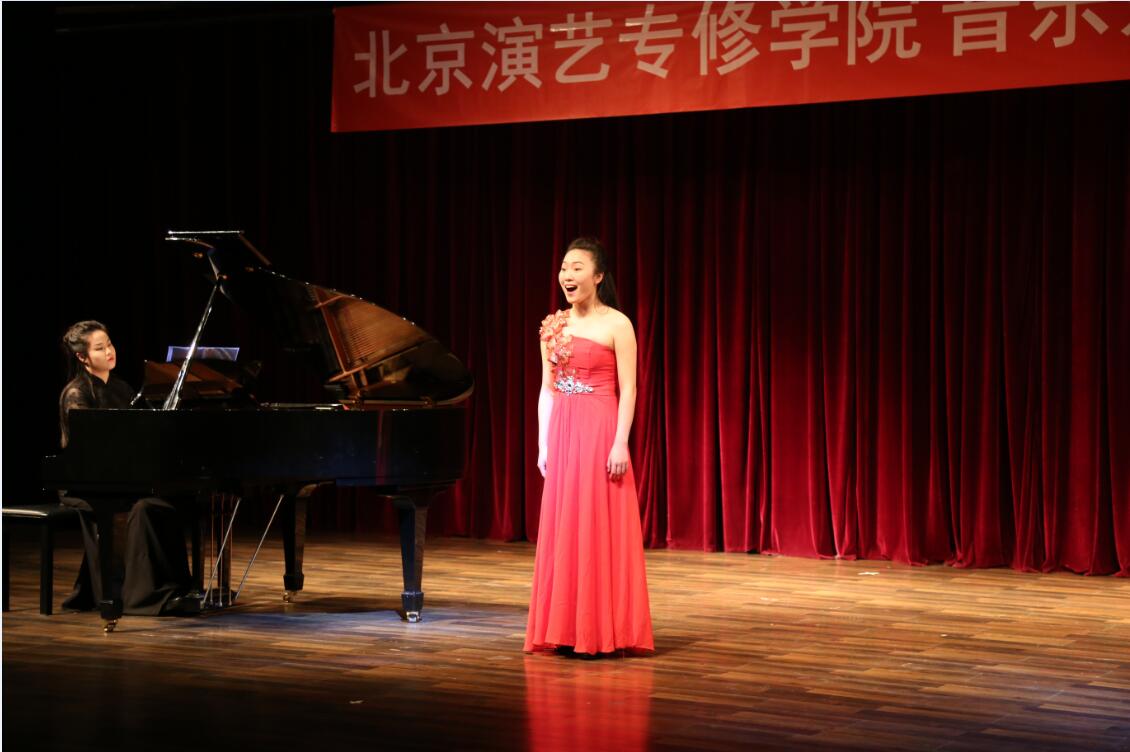 “追寻梦想，继续前行”主题毕业音乐会成功举办