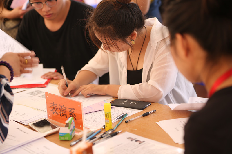 终于等到你:直击2018级第一批新生报到现场 终于等到你:直击2018级第一批新生报到现场