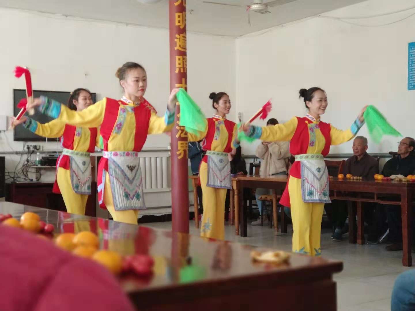 我院音乐系“走进敬老院,关心孤寡”暨文艺汇演圆满成功 我院音乐系“走进敬老院,关心孤寡”暨文艺汇演圆满成功