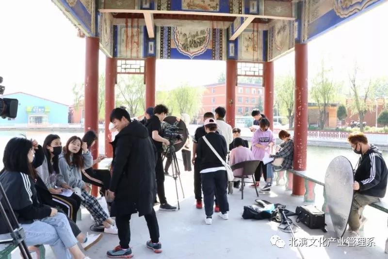 共注汗水,浇灌梦想——文化产业管理系微电影拍摄正式开机 共注汗水,浇灌梦想——文化产业管理系微电影拍摄正式开机