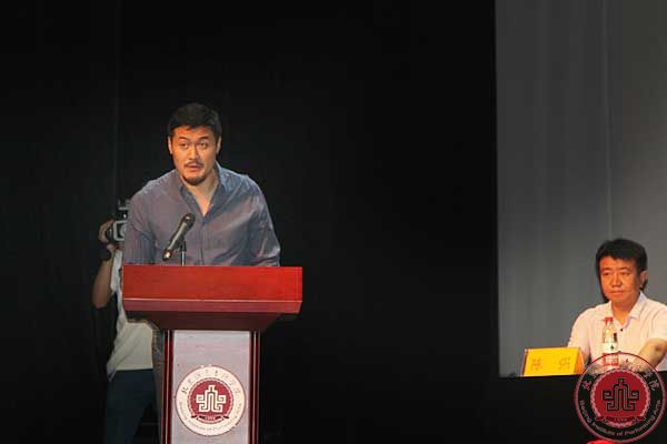 我院2013-2014学年开学典礼暨教师节庆祝大会隆重举行