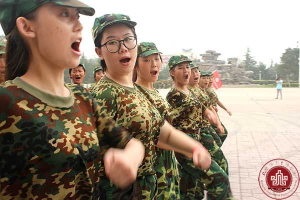 我院2013级新生军训闭营仪式圆满结束 我院2013级新生军训闭营仪式圆满结束