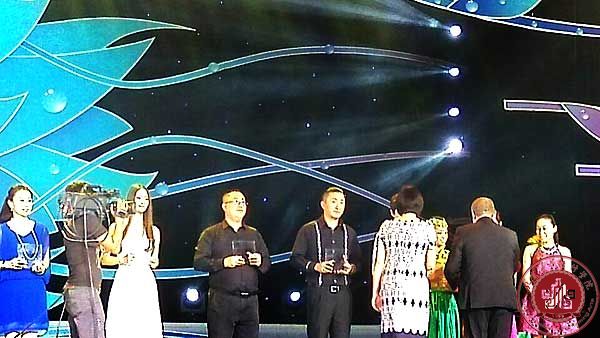 张佳男老师荣获“中俄青年交流公益使者”称号 张佳男老师荣获“中俄青年交流公益使者”称号