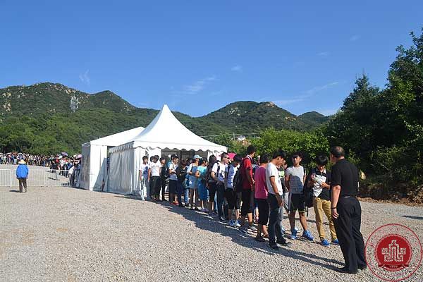 我院2013级新生应邀参加“长城森林艺术节”