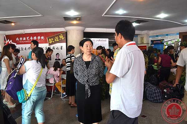 北京演艺专修学院喜迎新生报到