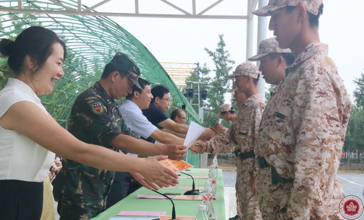 北京演艺专修学院2017级新生军训闭营仪式圆满结束 北京演艺专修学院2017级新生军训闭营仪式圆满结束