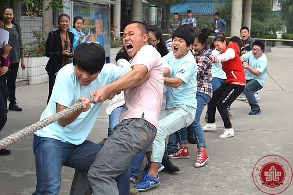 我院秋季拔河比赛预赛阶段圆满结束