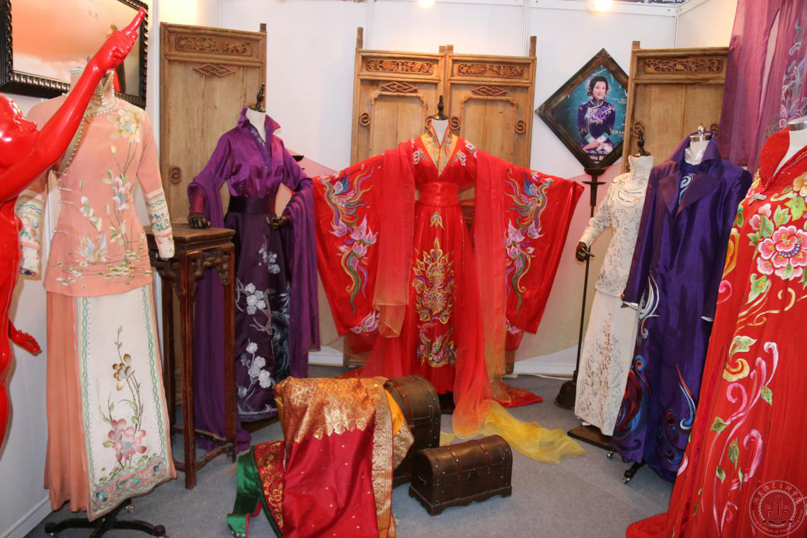 艺术设计系参观中国第三届舞台美术展 艺术设计系参观中国第三届舞台美术展