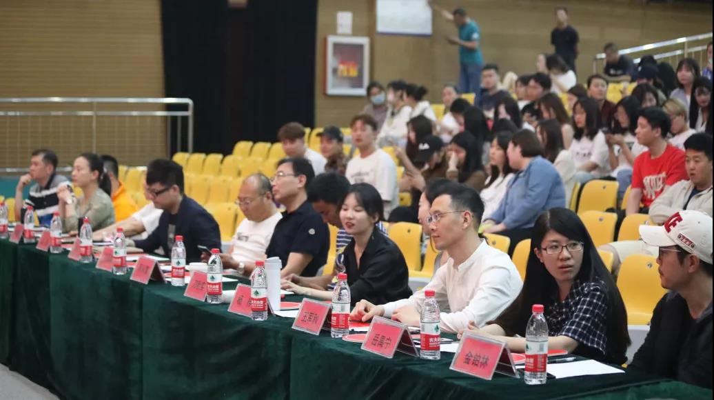 第十届艺术节“精英杯”主持人大赛圆满落幕。 第十届艺术节“精英杯”主持人大赛圆满落幕。