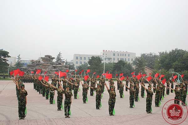 我院2013级新生军训闭营仪式圆满结束 我院2013级新生军训闭营仪式圆满结束