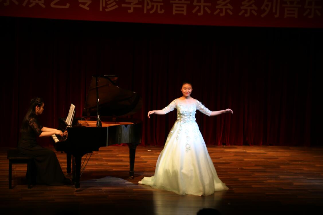 “追寻梦想，继续前行”主题毕业音乐会成功举办