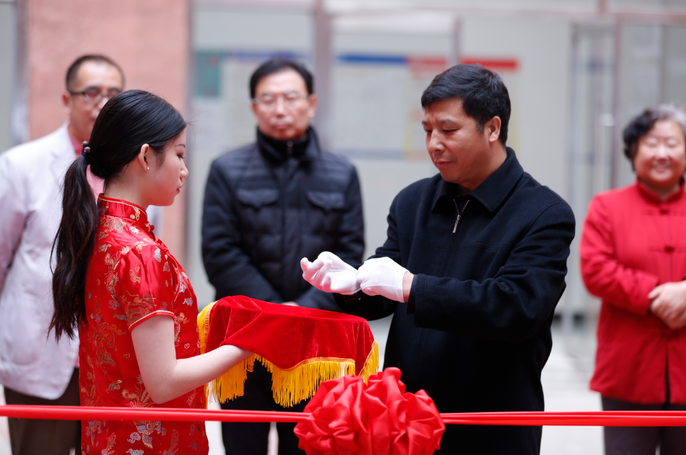 我院影视艺术系学生高广宣个人摄影展成功举办 我院影视艺术系学生高广宣个人摄影展成功举办