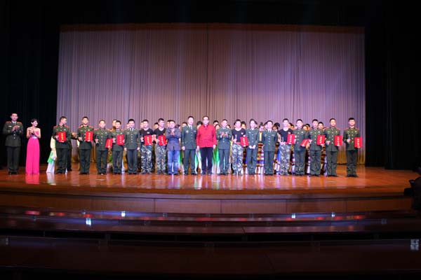 参加公安部“十佳退伍老兵”颁奖典礼晚会 参加公安部“十佳退伍老兵”颁奖典礼晚会