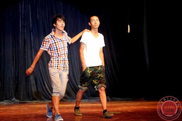 我院2013级新生军训联欢晚会完美落幕 我院2013级新生军训联欢晚会完美落幕