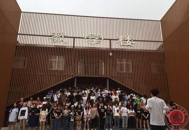 2017级新生晨读活动拉开帷幕