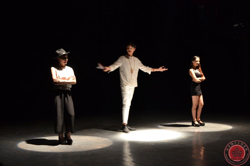 表演系14级“虎狼”2班汇报演出圆满结束